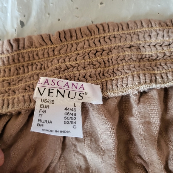 Venus Tan Blouse with Tassel Detail, Size Large - Picture 3 of 4